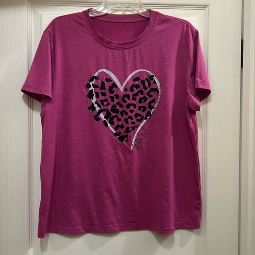 Fun t-shirt with leopard heart image 🐆